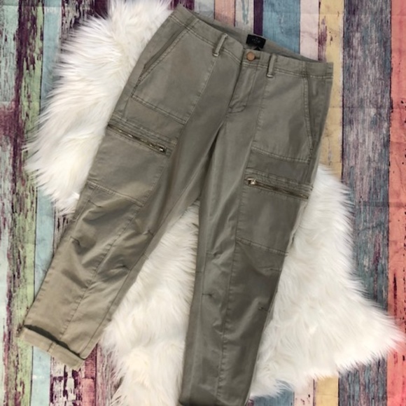 White House Black Market Pants - WHITE HOUSE BLACK MARKET Cargo Khaki Capris